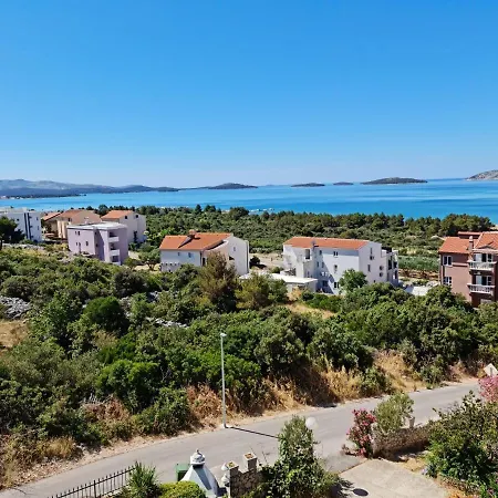 Apartment Luka With Balcony, Sea View And Free Parking *