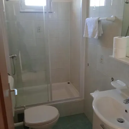 Apartment Luka With Balcony, Sea View And Free Parking Šibenik