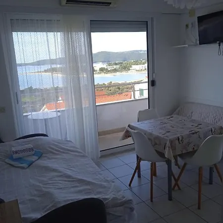 Luka With Balcony, Sea View And Free Parking Sibenik